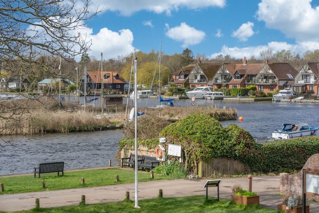 Property photo 3 of 33