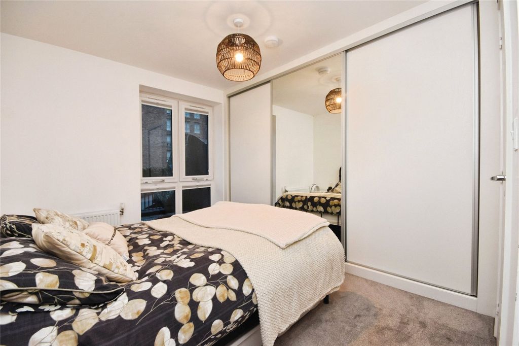 Property photo 3 of 18 Bedroom