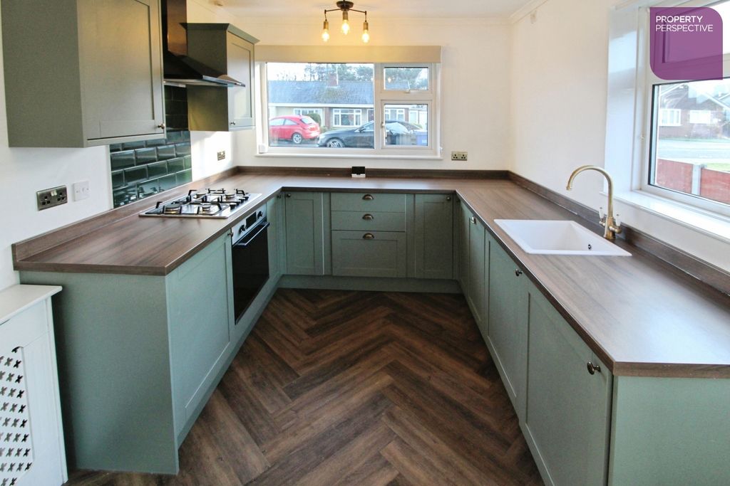 Property photo 3 of 8 Breakfast Kitchen