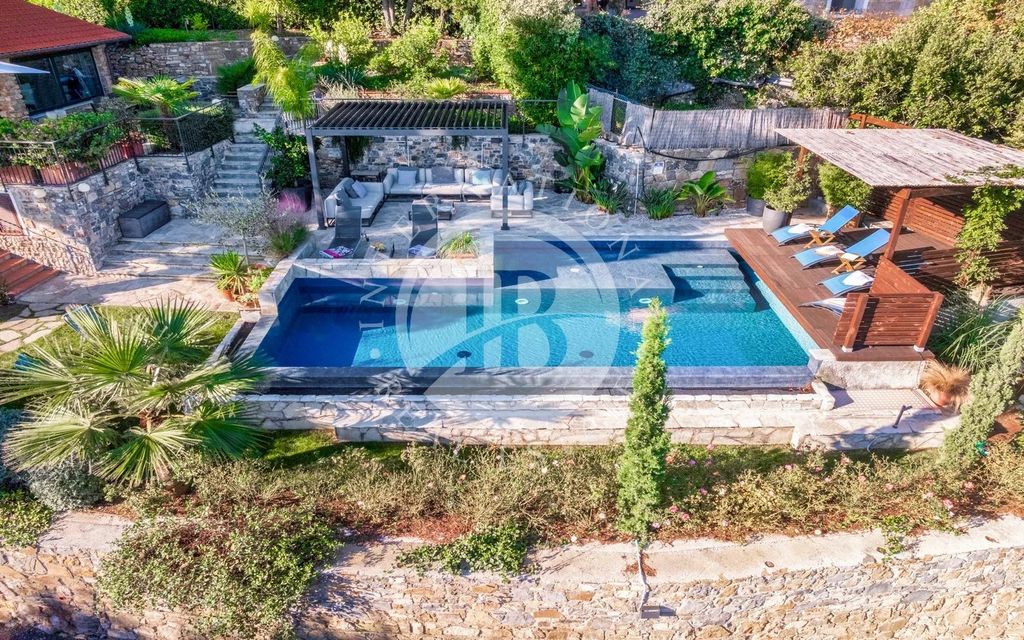 Property photo 2 of 25