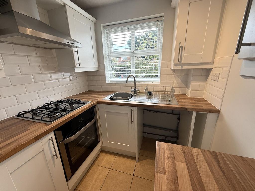 Property photo 2 of 10 Kitchen