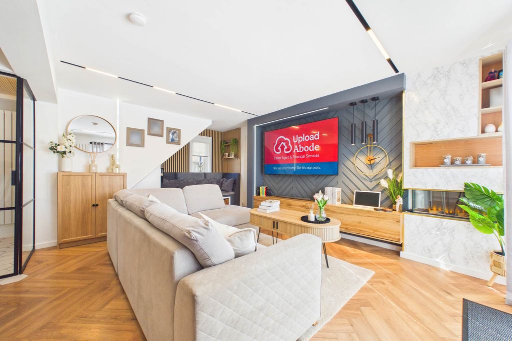 Property photo 1 of 32