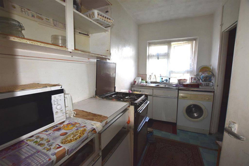 Property photo 3 of 7 Kitchen.Jpg