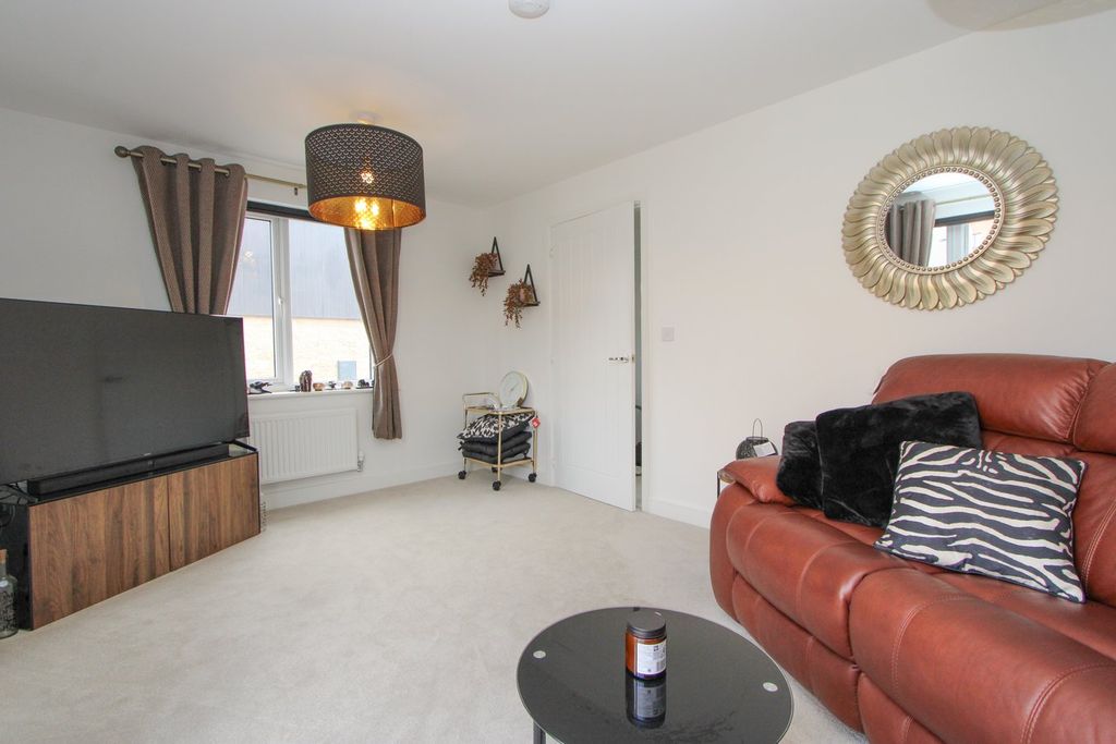 Property photo 3 of 25