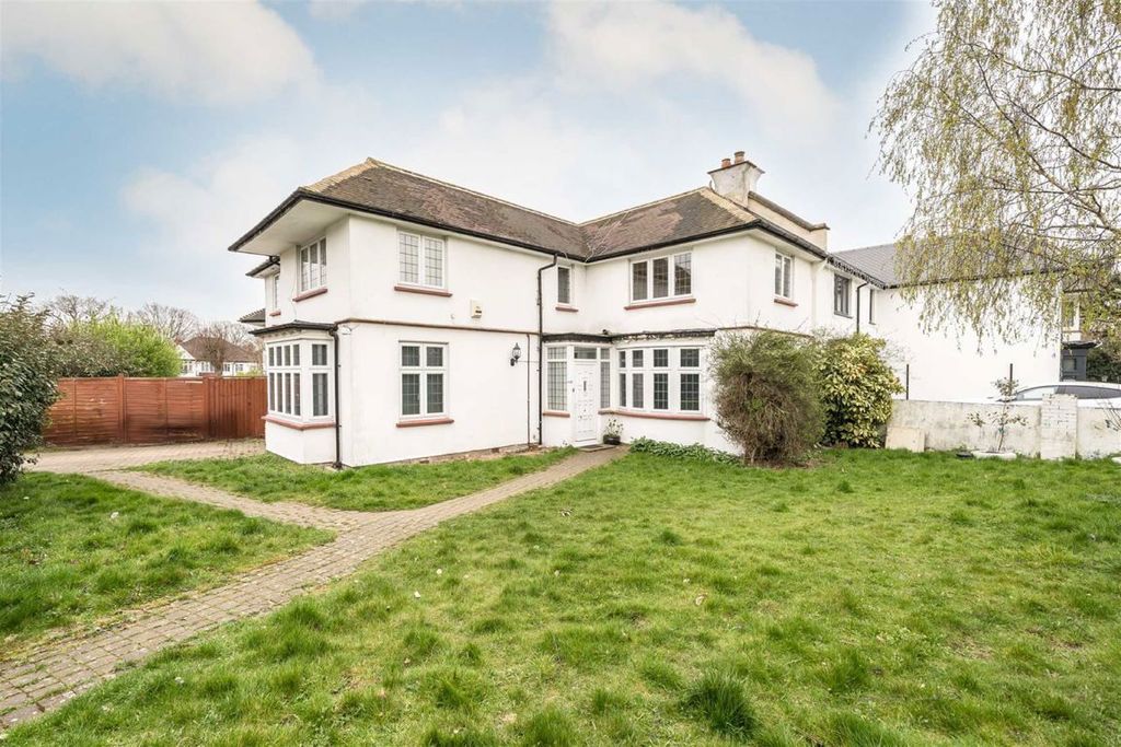 Property photo 1 of 8