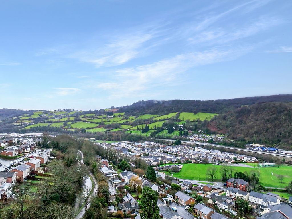 Property photo 2 of 28