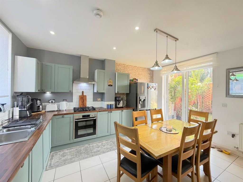 Property photo 2 of 21 Kitchen / Diner