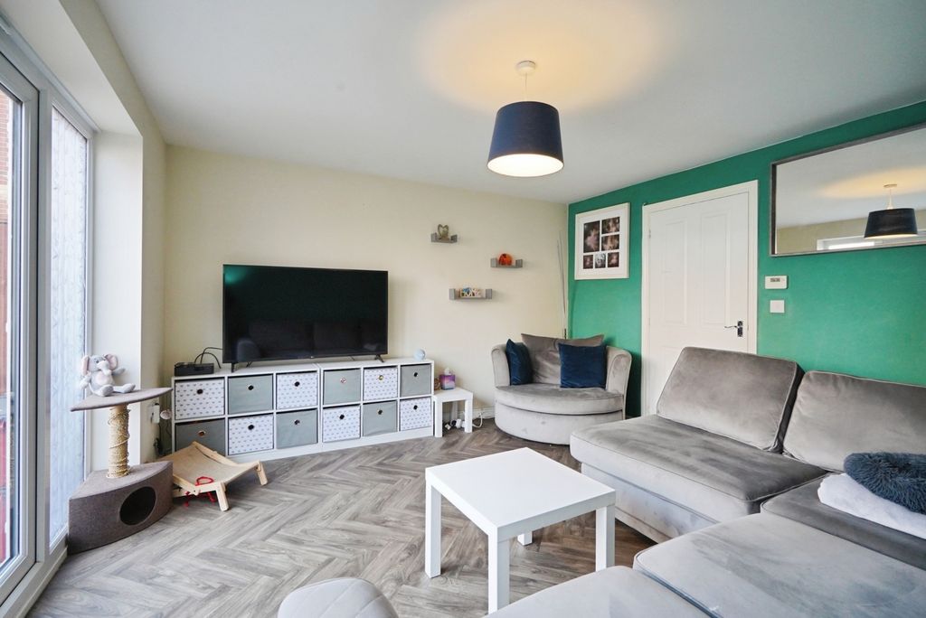 Property photo 2 of 19 Lounge