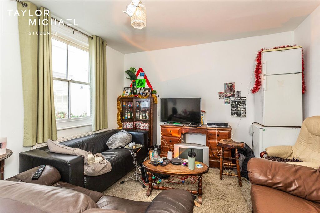 Property photo 3 of 15 Living Room