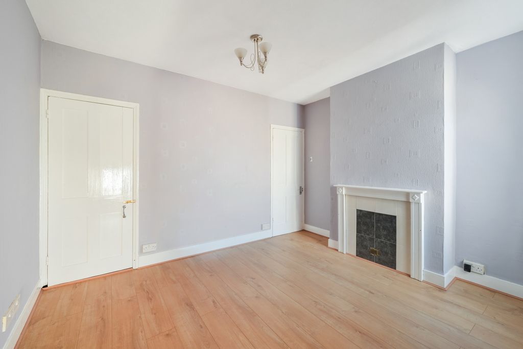 Property photo 2 of 12 Picture No. 18