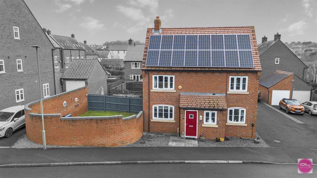 Property photo 2 of 30 Hope Way, Church Gresley (2).Jpg