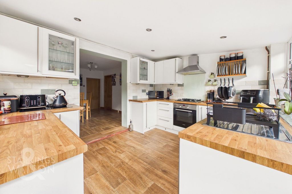 Additional image 8 of 4 bed cottage for saleRectory Lane, Poringland, Norwich NR14