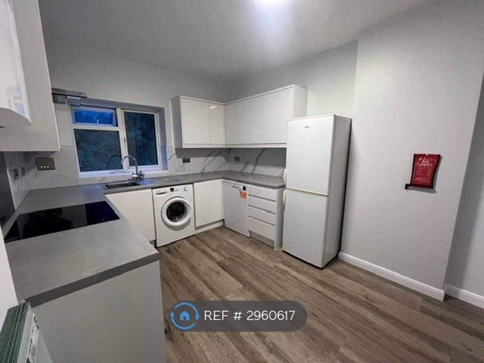 Property photo 2 of 16 New Fitted Kitchen