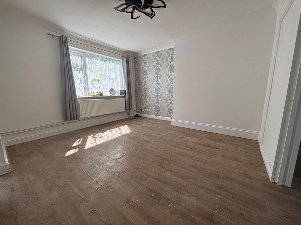 Property photo 3 of 11 Living Room