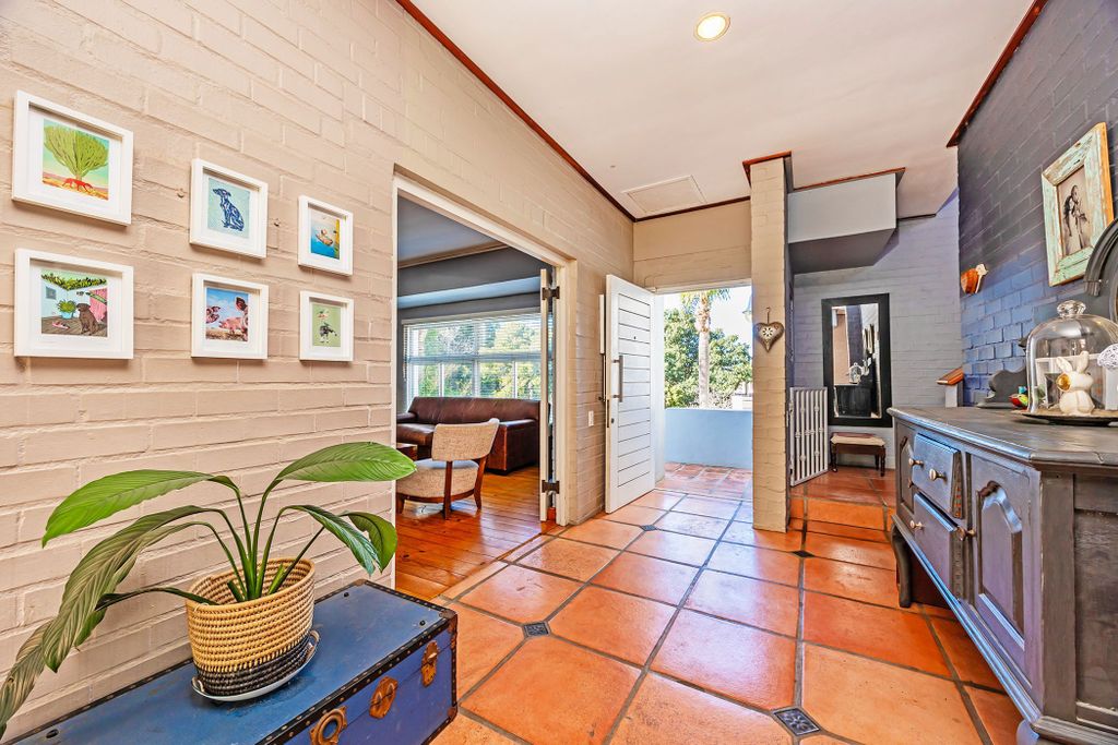 Property photo 3 of 31