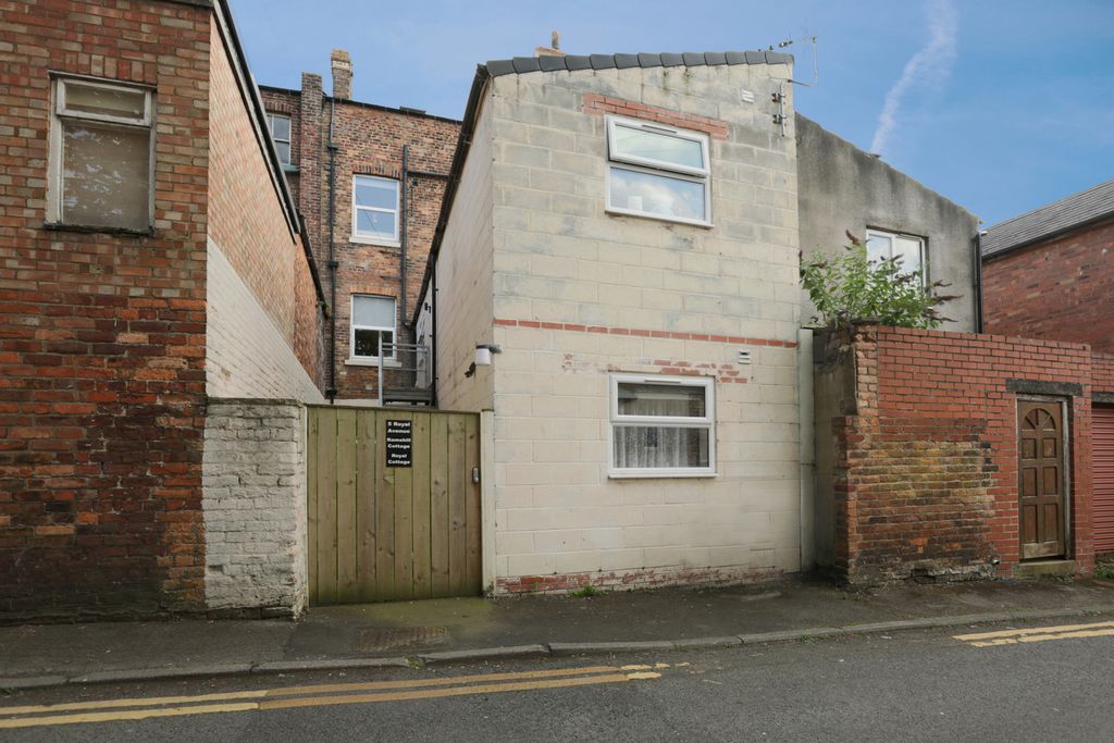 Property photo 1 of 12
