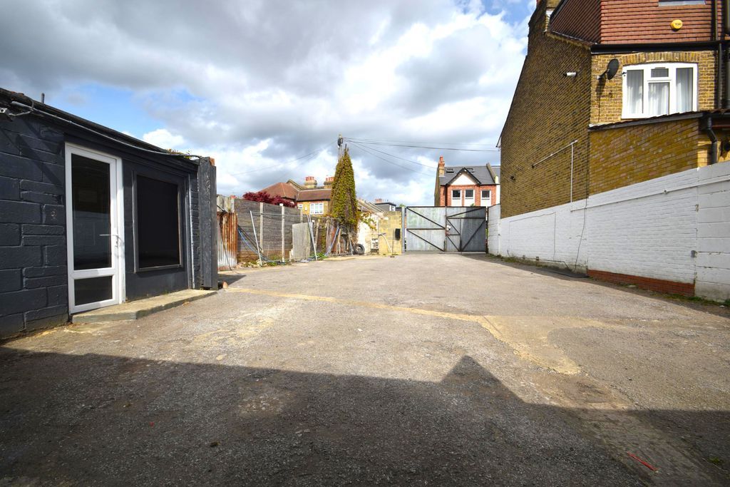 Property photo 1 of 8 Photo 10