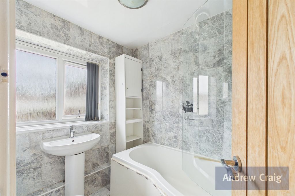 Property photo 3 of 13 Bathroom