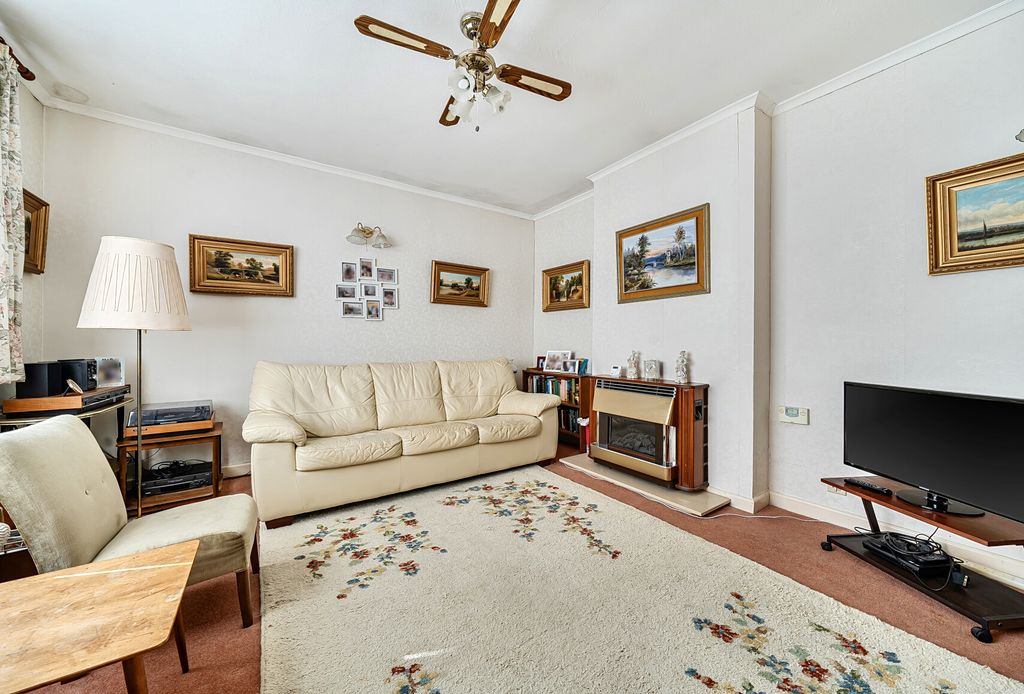 Property photo 2 of 15 Main Lounge