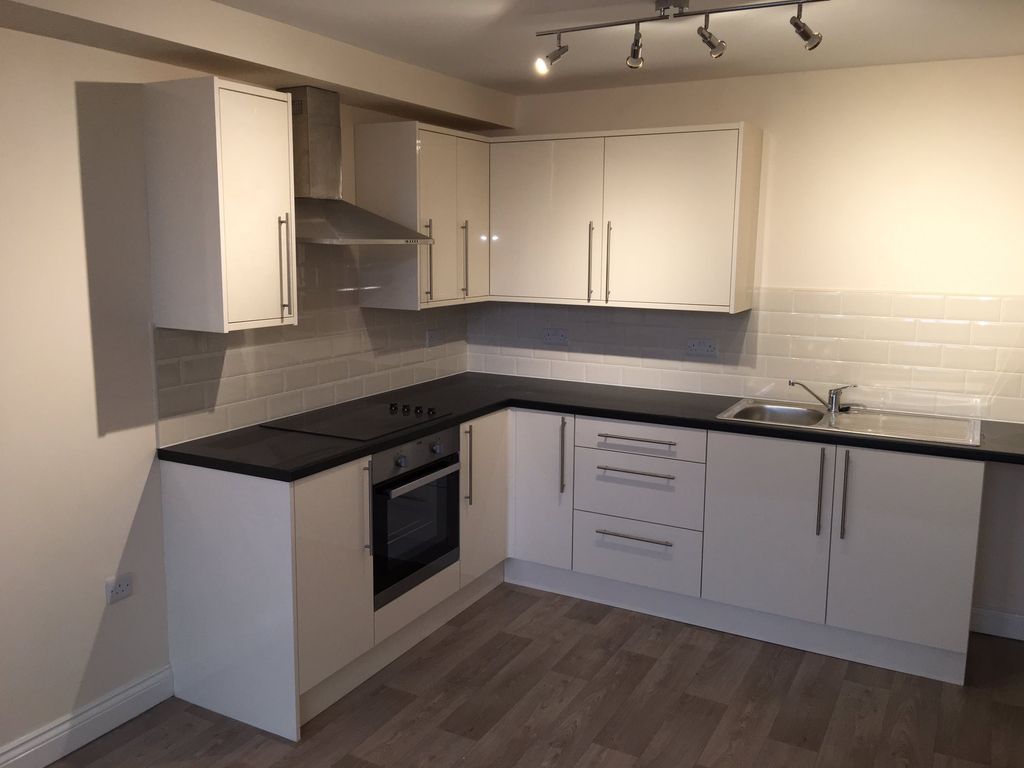 Property photo 3 of 9 Kitchen