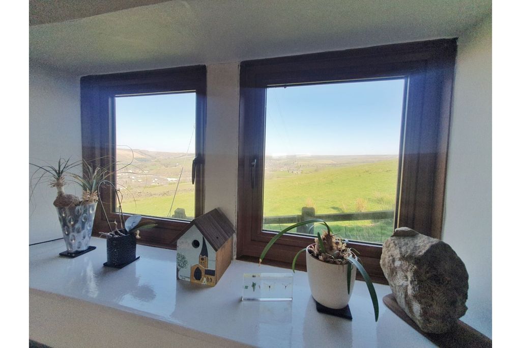 Property photo 2 of 40 Living Room