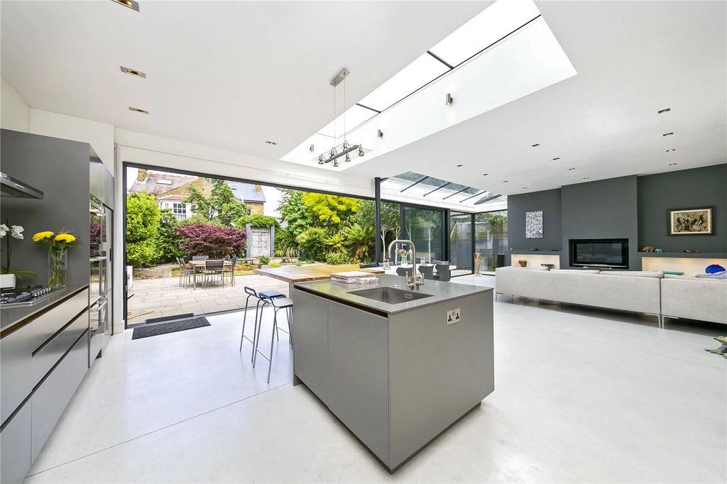 Property photo 2 of 12 Picture No. 02