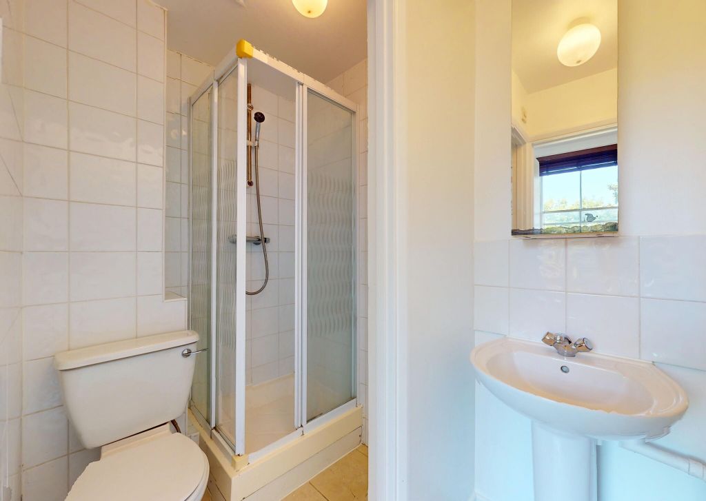 Property photo 3 of 13 Bathroom