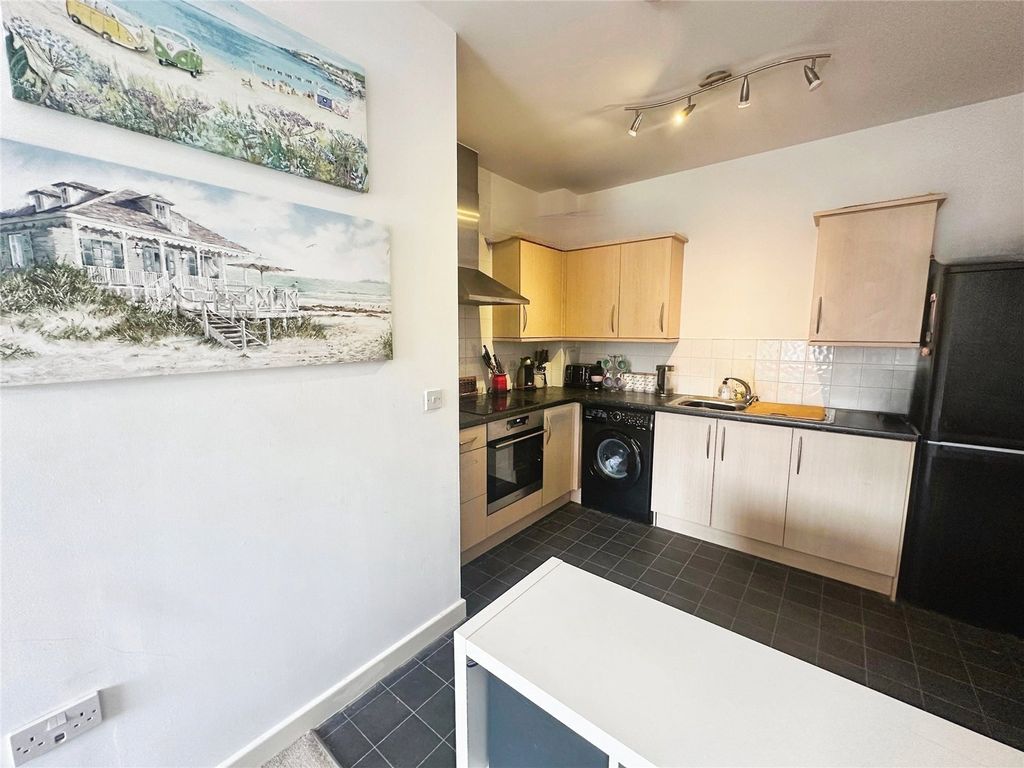 Property photo 2 of 8 Picture No. 16