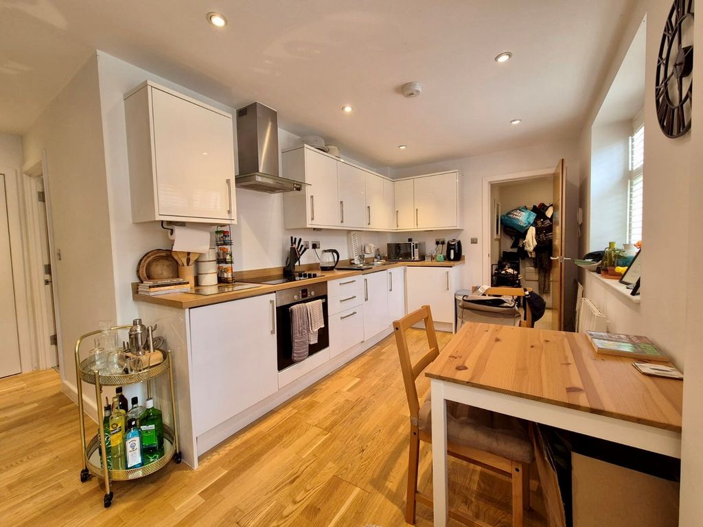 Property photo 2 of 6 Kitchen