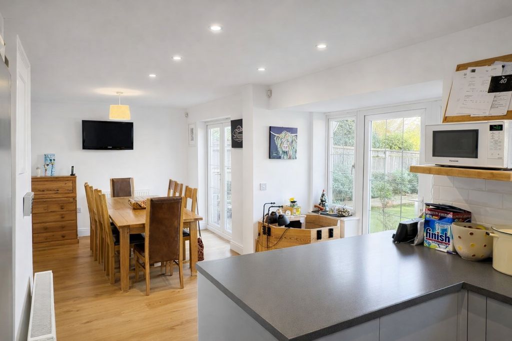 Property photo 2 of 21