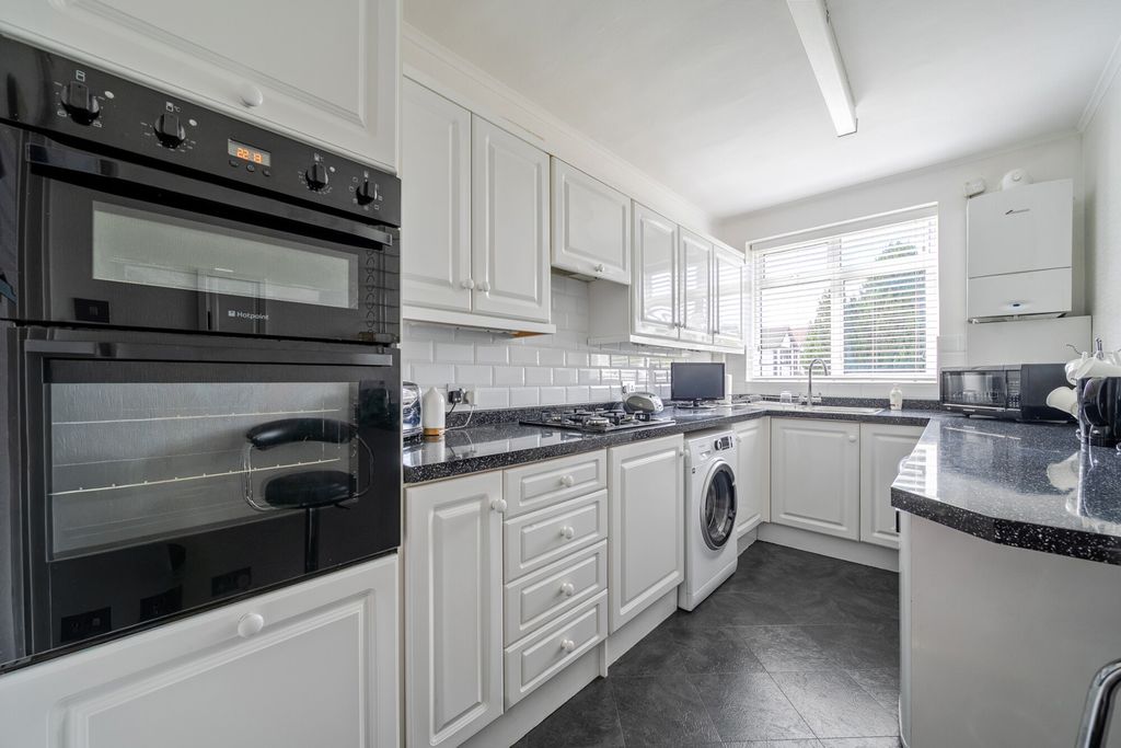 Property photo 3 of 14 Kitchen