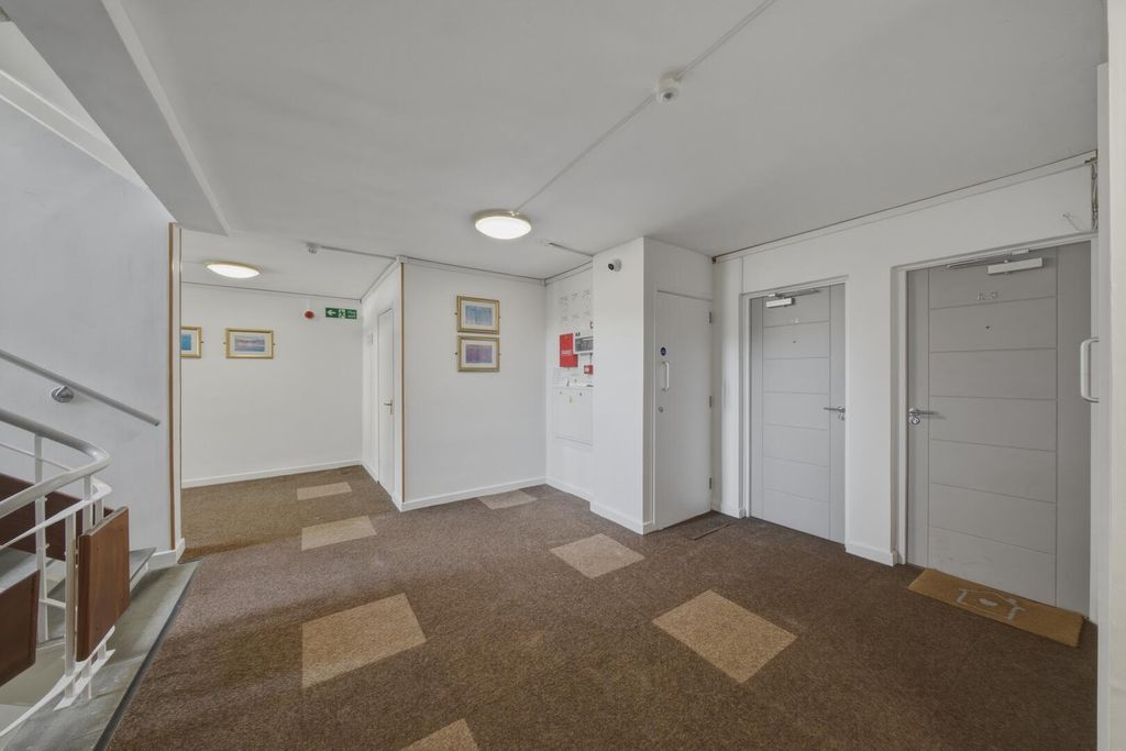 Property photo 2 of 16 Hallway