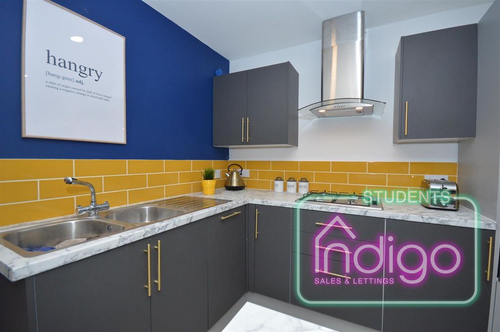 Property photo 2 of 30 Rm Kitchen Sink 21 Glebe Street (132).Jpg