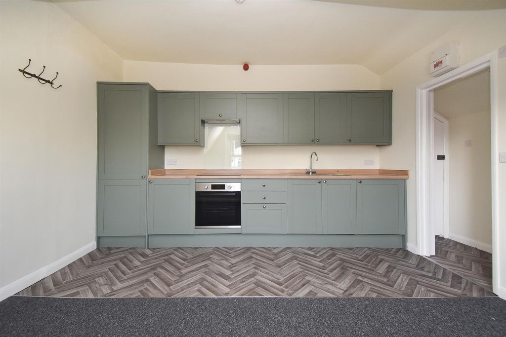 Property photo 3 of 10 Kitchen