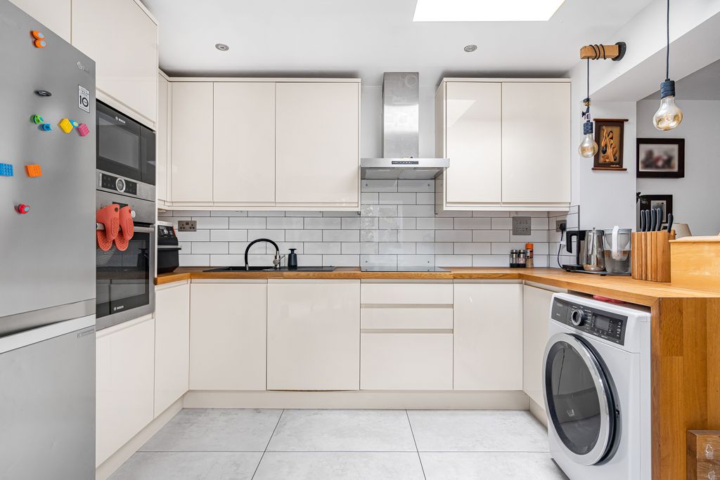 Property photo 2 of 16 592048