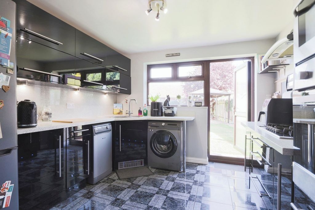 Property photo 2 of 21 3444585