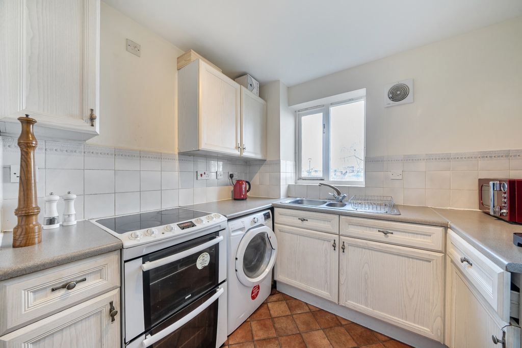 Property photo 3 of 20 Kitchen