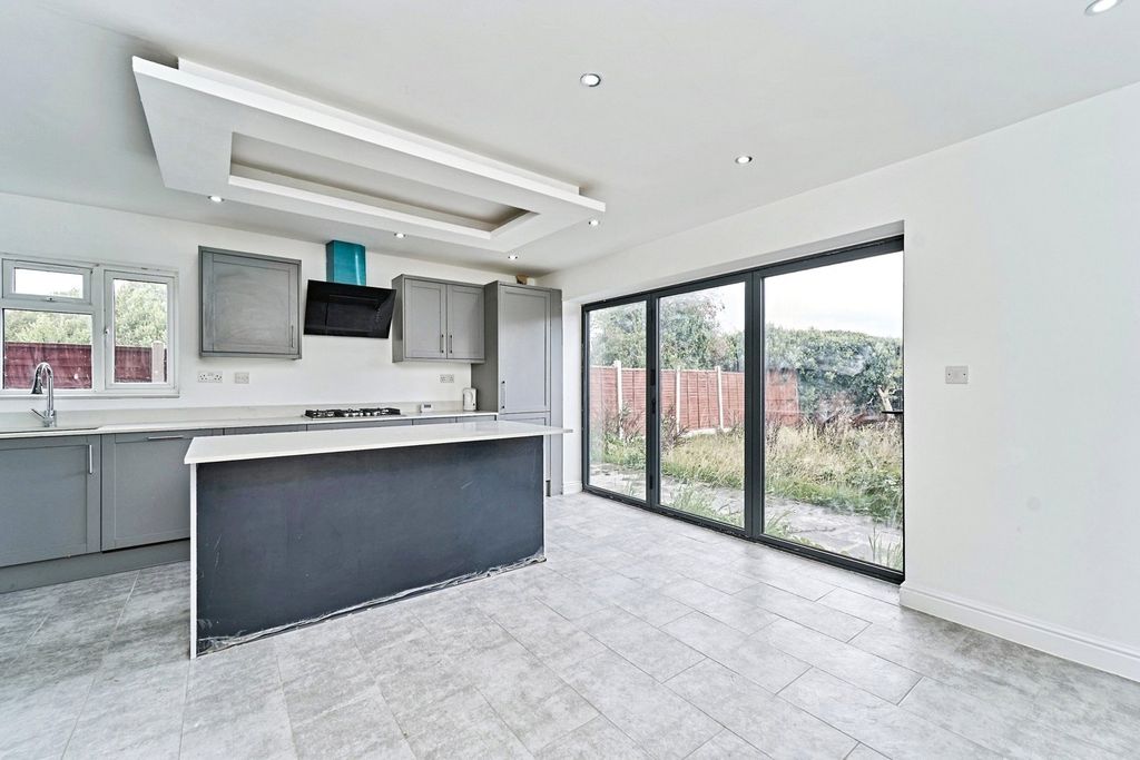 Property photo 2 of 16 Photo