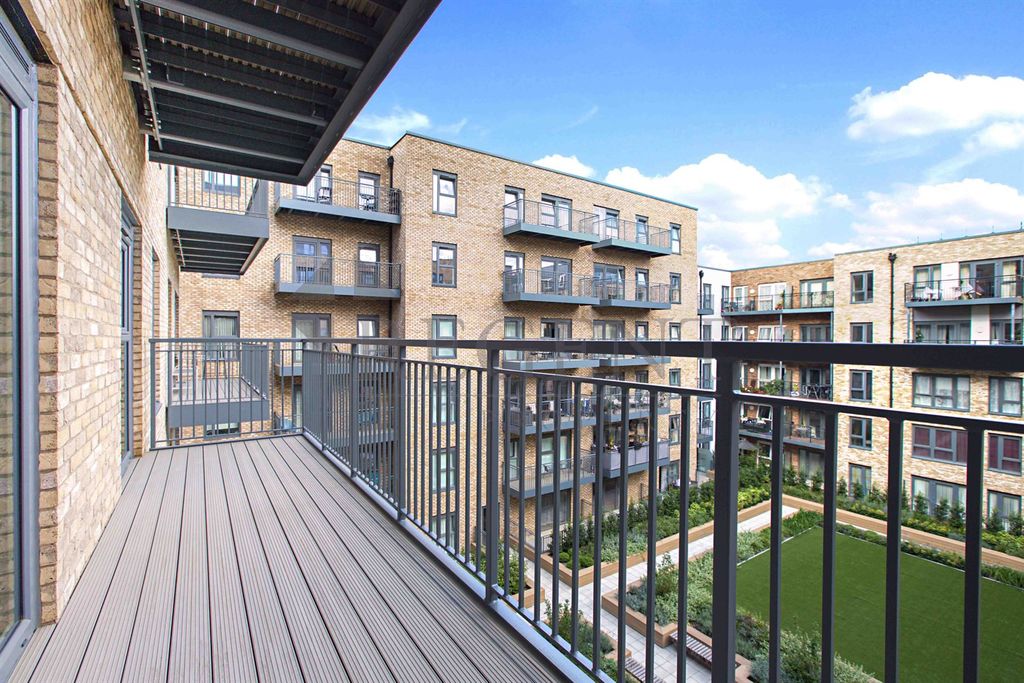 Property photo 3 of 10 Balcony