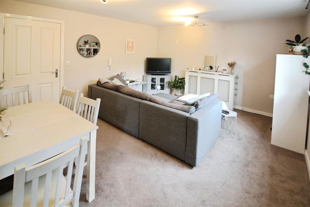 Property photo 3 of 9 Lounge/Diner