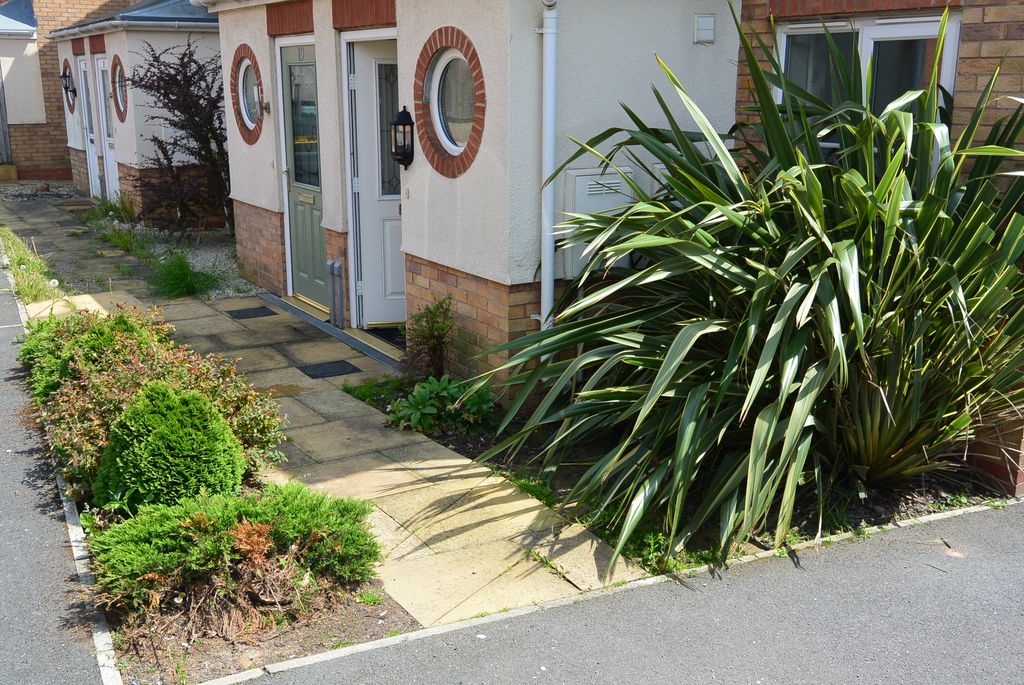 Property photo 1 of 5 Front