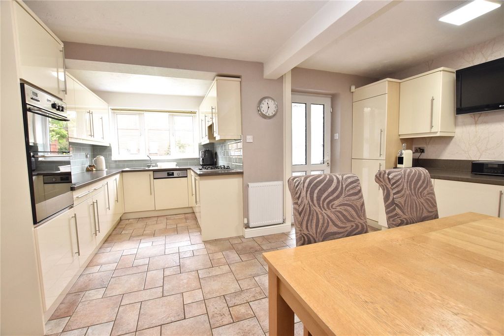 Property photo 3 of 28 Picture No. 12