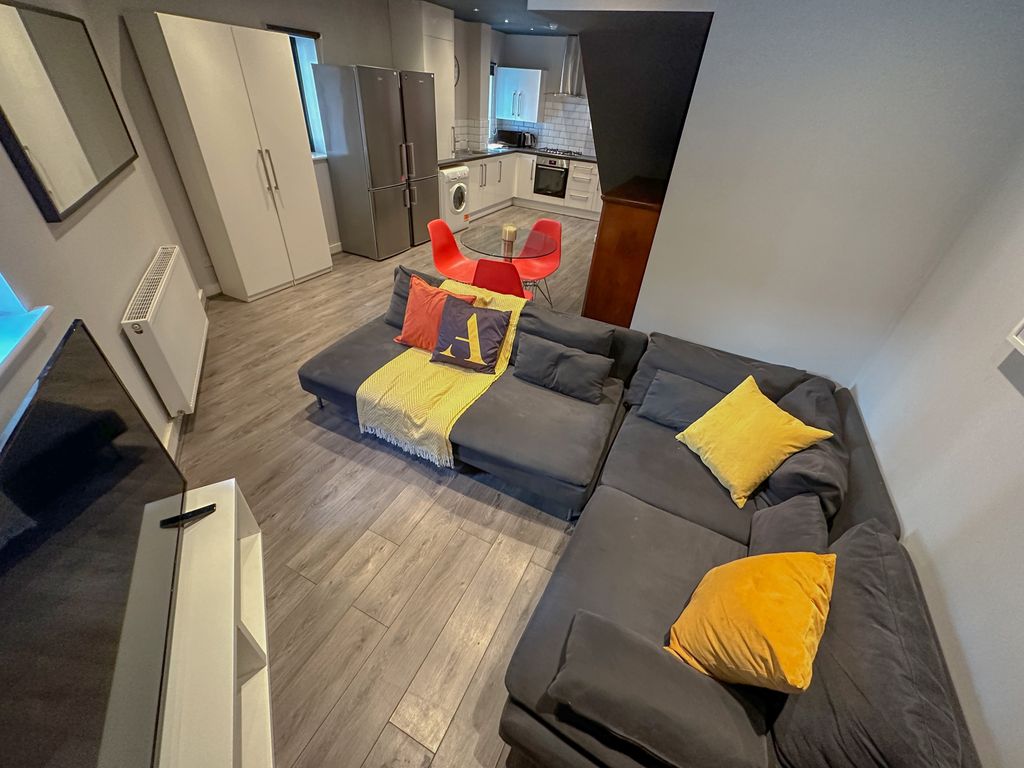 Property photo 3 of 13 1