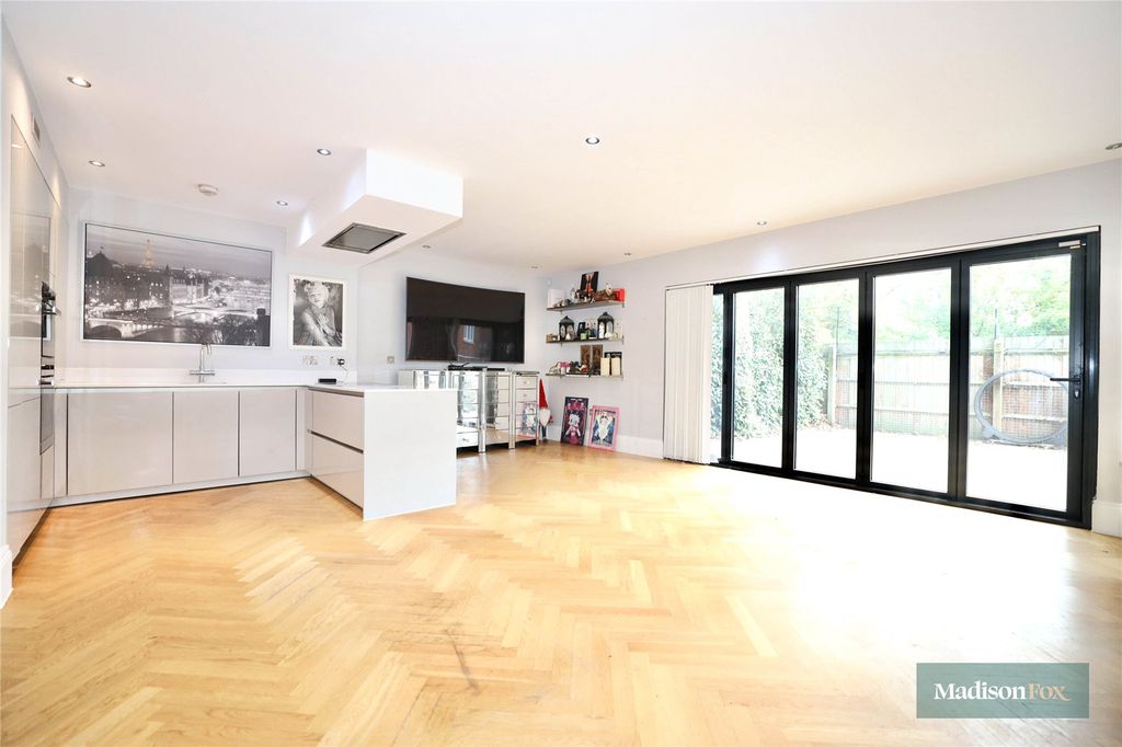 Property photo 3 of 16 Picture No. 25