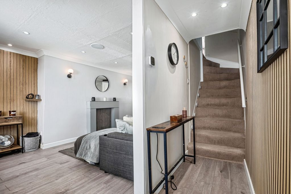 Property photo 2 of 17 Pbox-Img.Jpg