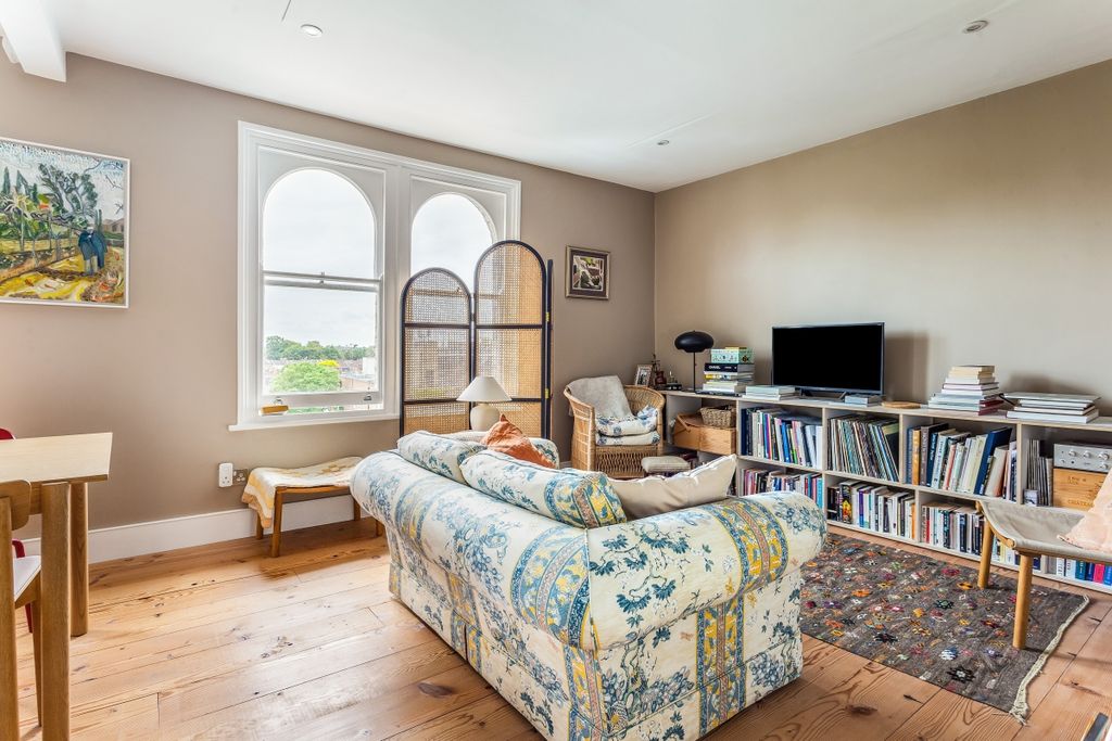 Property photo 2 of 19