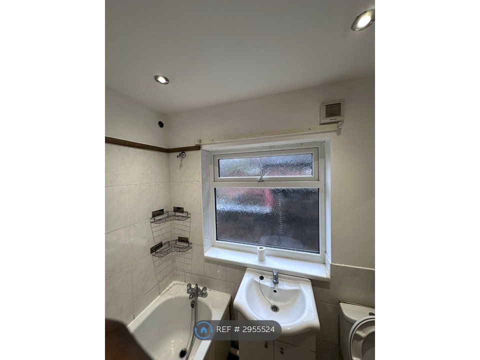 Property photo 3 of 25 Bathroom