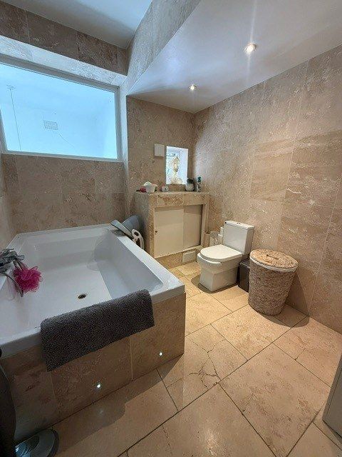Property photo 2 of 14 1