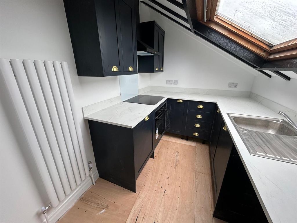 Property photo 3 of 10 Kitchen (2).Jpg