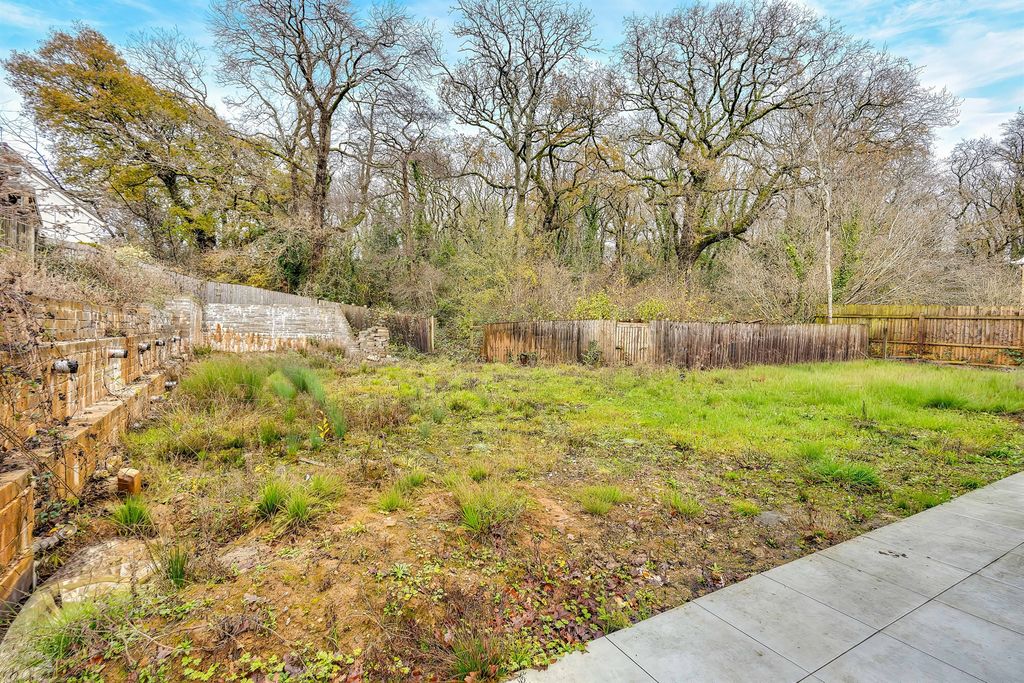 Property photo 2 of 34
